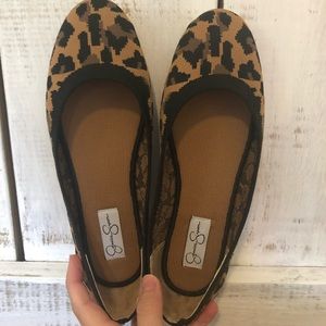 Jessica Simpson Animal Print Knit Flat size 6.5